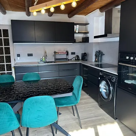 דירה Spacieux Et Confortable Proche Du Centre Avec Terrasse *