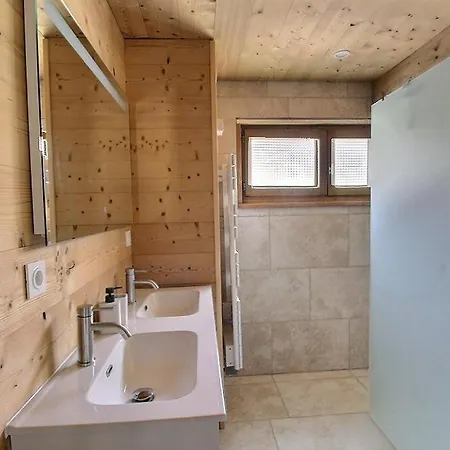 דירה Spacieux Et Confortable Proche Du Centre Avec Terrasse *