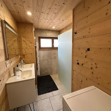 Spacieux Et Confortable Proche Du Centre Avec Terrasse דירה